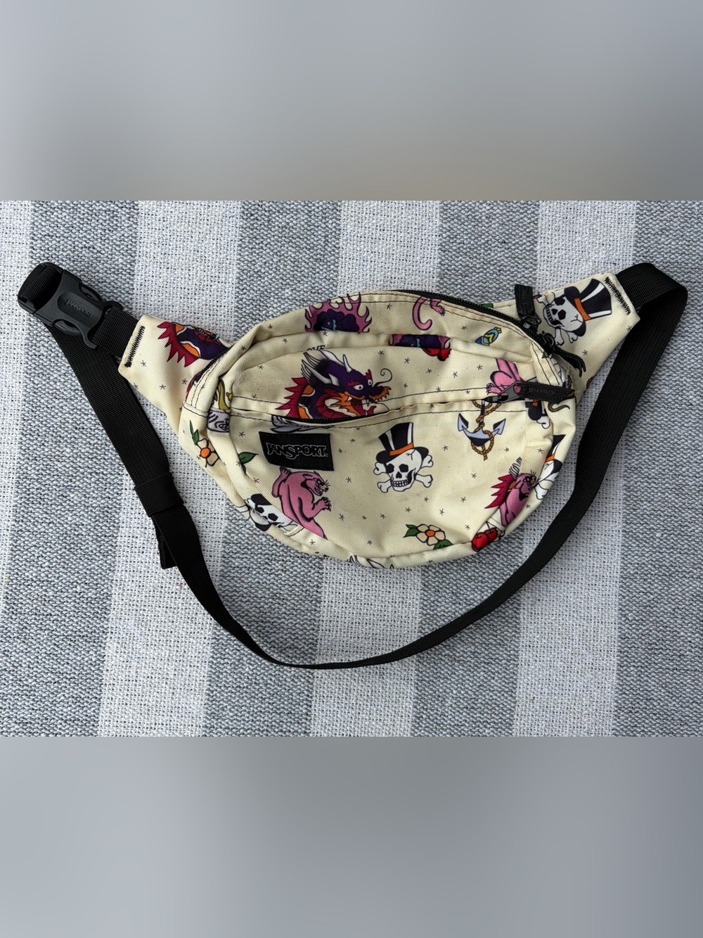 JanSport | Traditional Tats Fanny Pack Tattoo Flash Skull Dragon Y2K - Picture 4 of 5